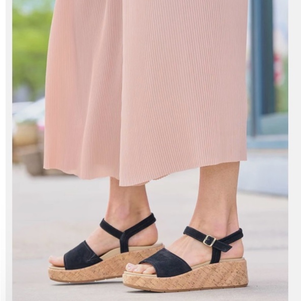 Nearly new walking co. Solstice buckle black suede sandal size 10 M